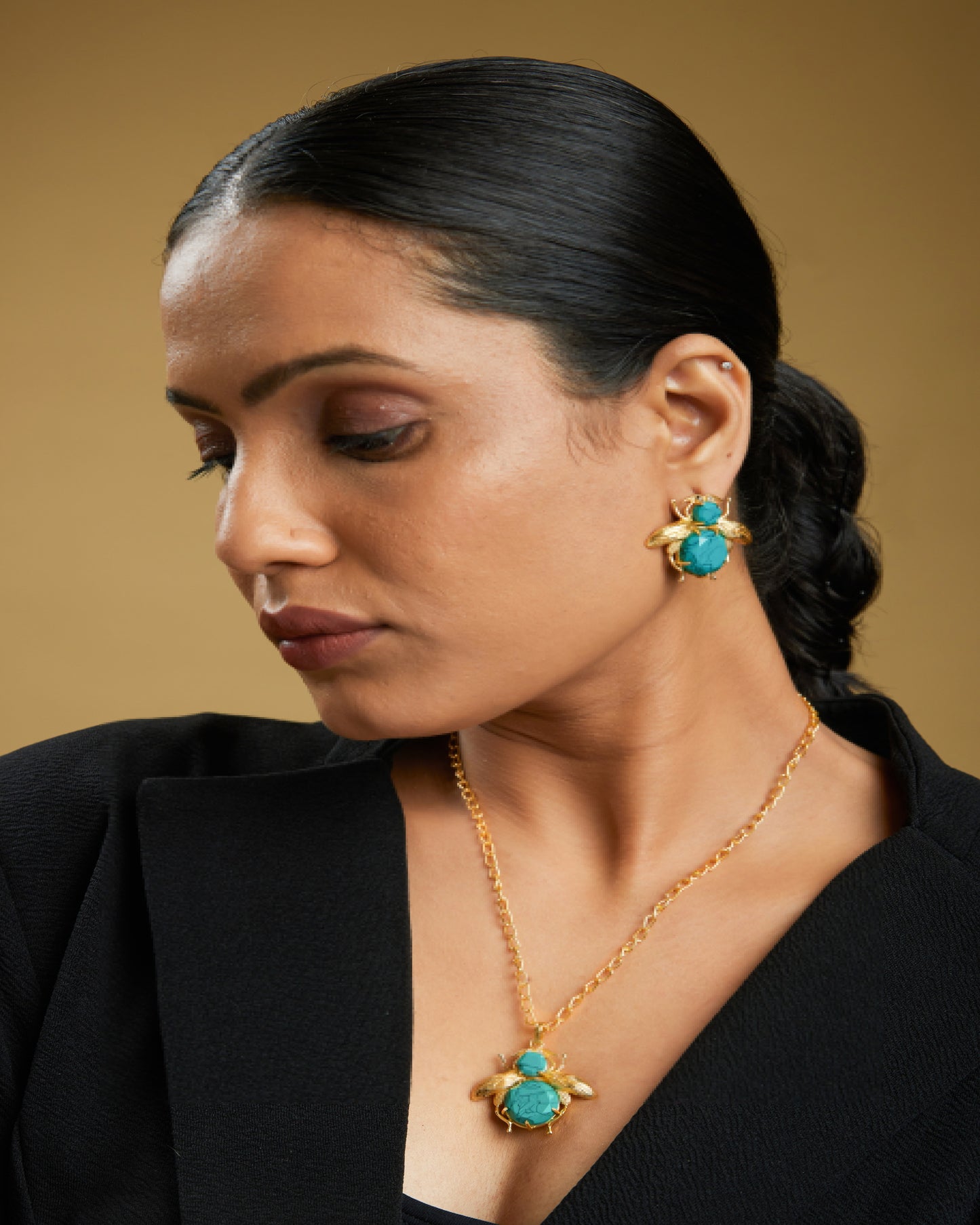 Aqua Bee Necklace - Anti Tarnish