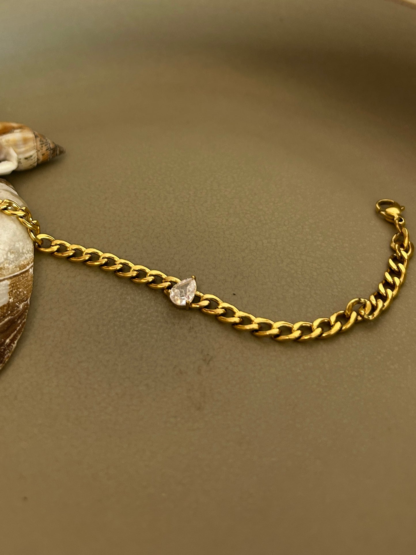 Luve Bracelet - Waterproof, 18k Gold Plated