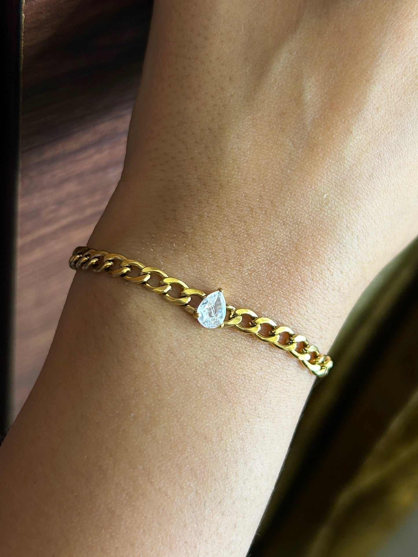 Luve Bracelet - Waterproof, 18k Gold Plated