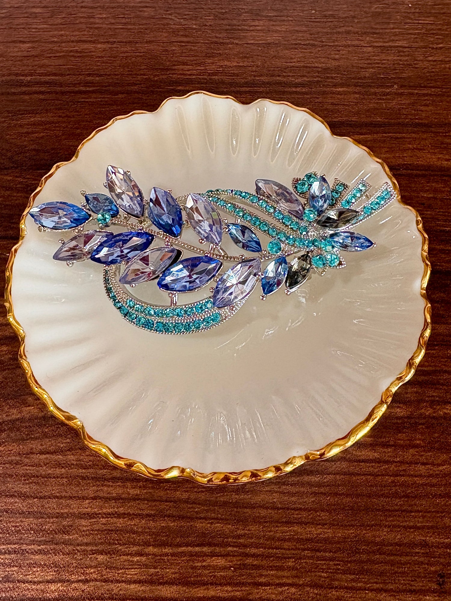 Leaf Studded Saree Brooch