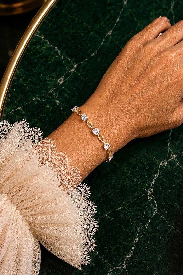 Savannah Gold Princess-Cut Mariner Link Bracelet
