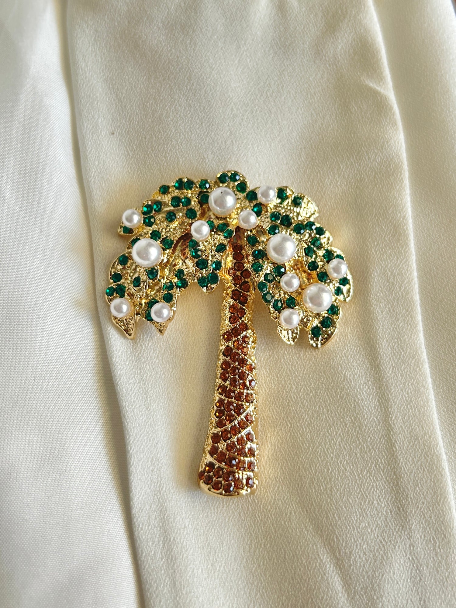 Coconut Pearl Tropical Studded Brooch