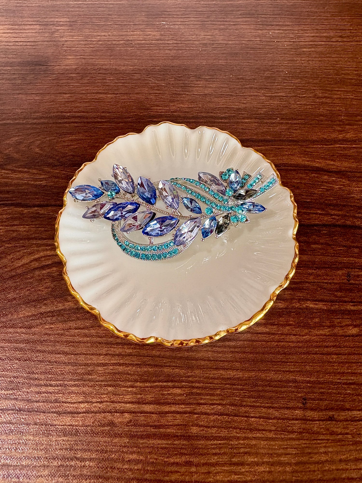 Leaf Studded Saree Brooch