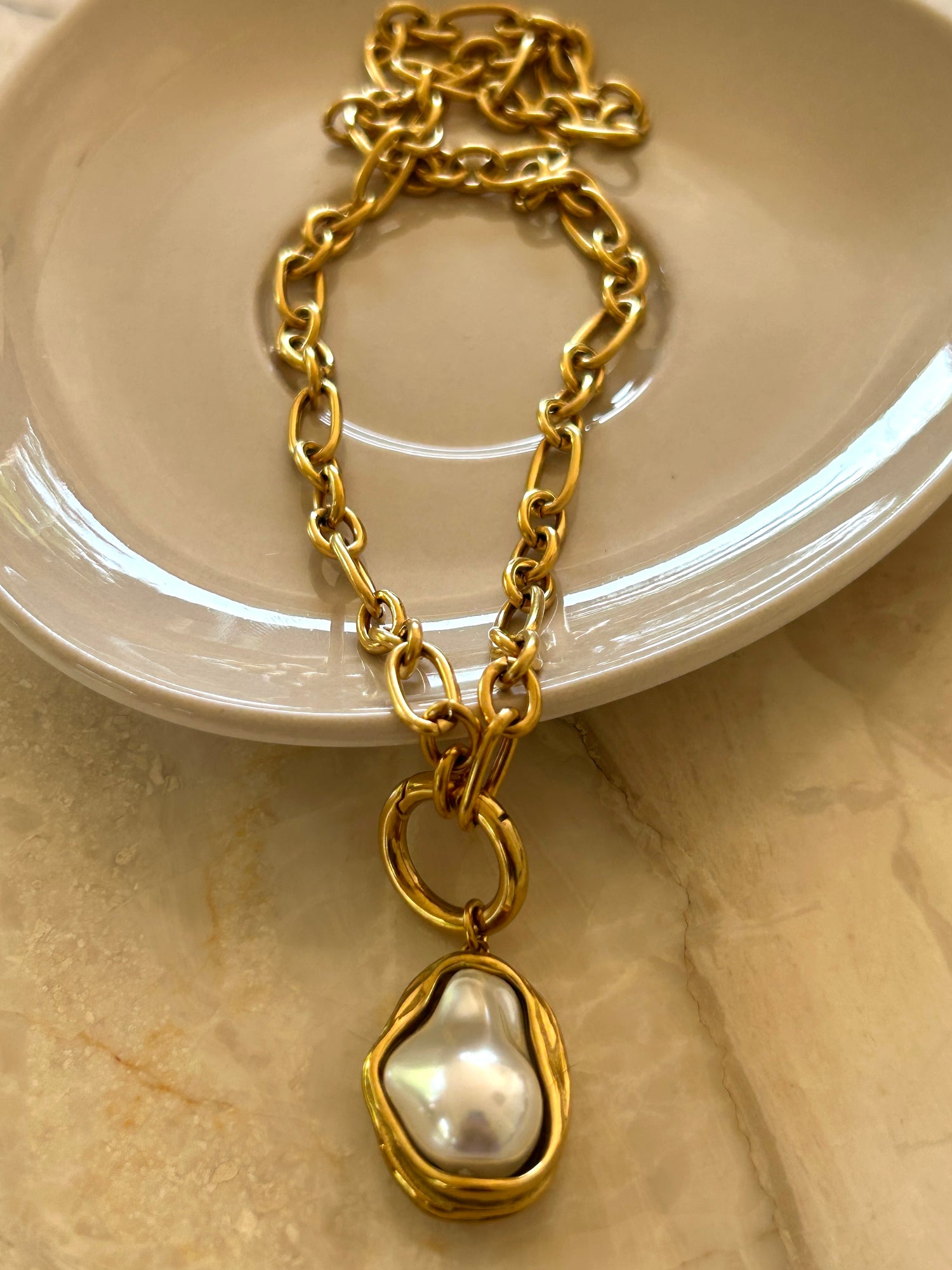 Prina Round Necklace - Waterproof, 18k Gold Plated