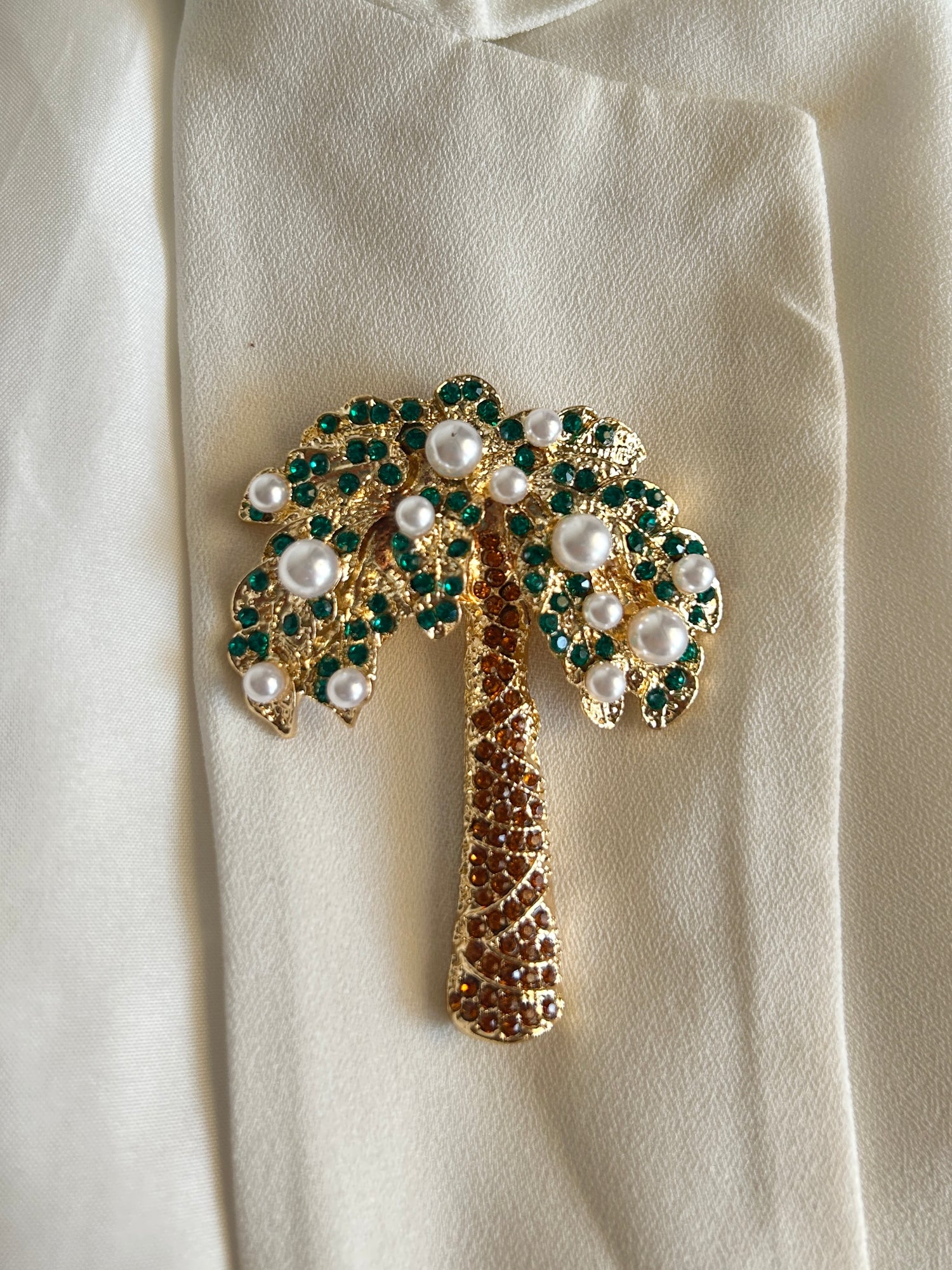 Coconut Pearl Tropical Studded Brooch