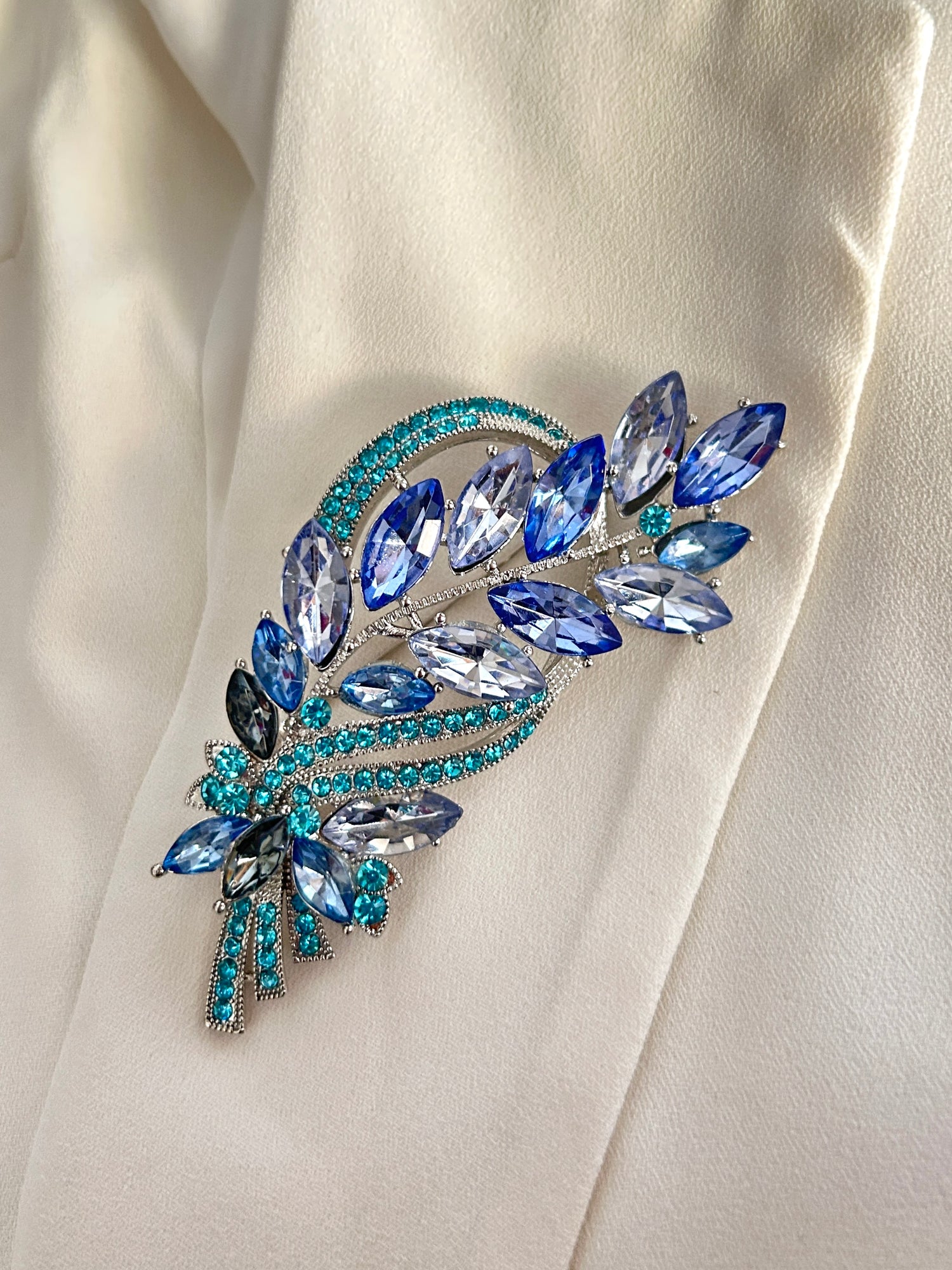 Leaf Studded Saree Brooch