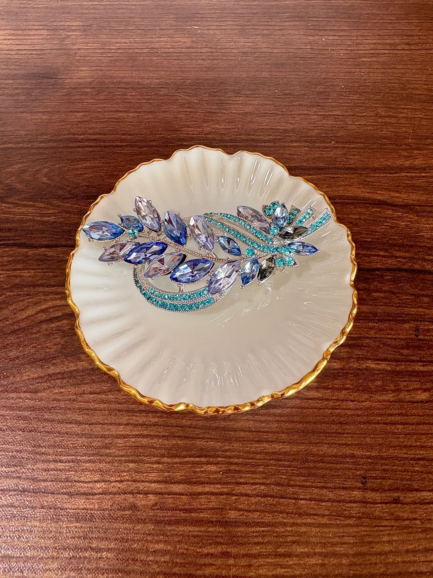 Leaf Studded Saree Brooch