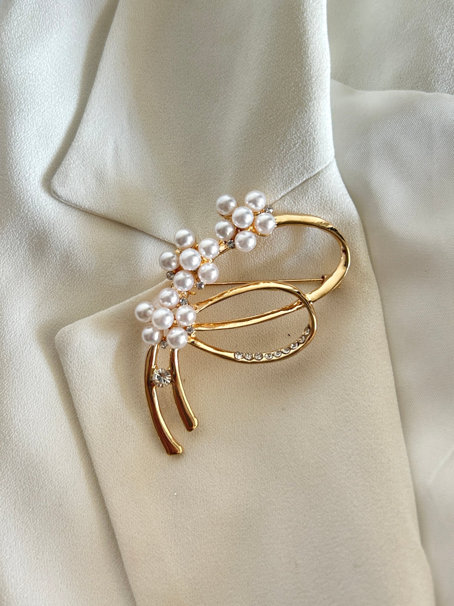Yeta Pearl Studded Brooch