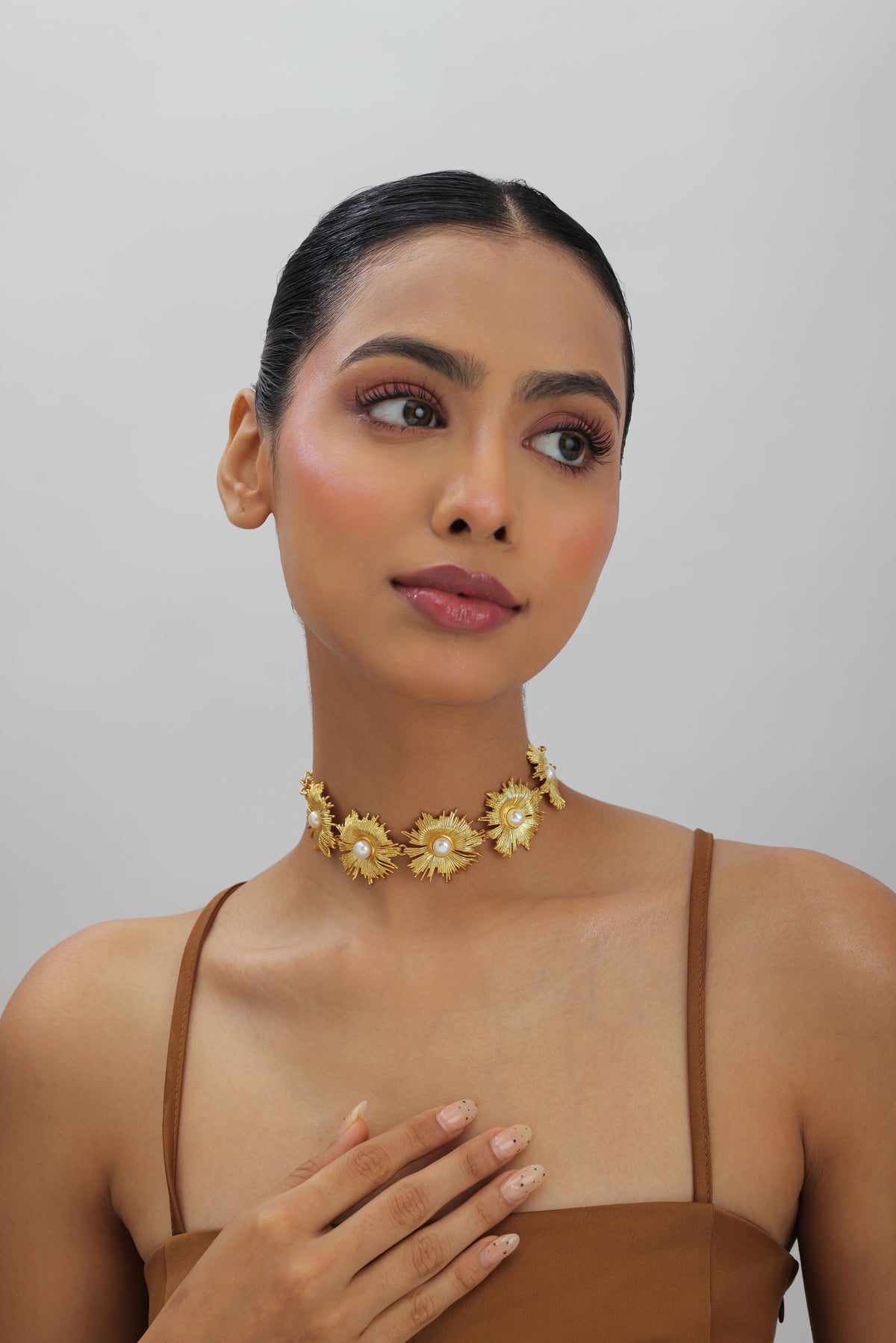 Sunflower Pearl Detailed Gold Chunky Choker