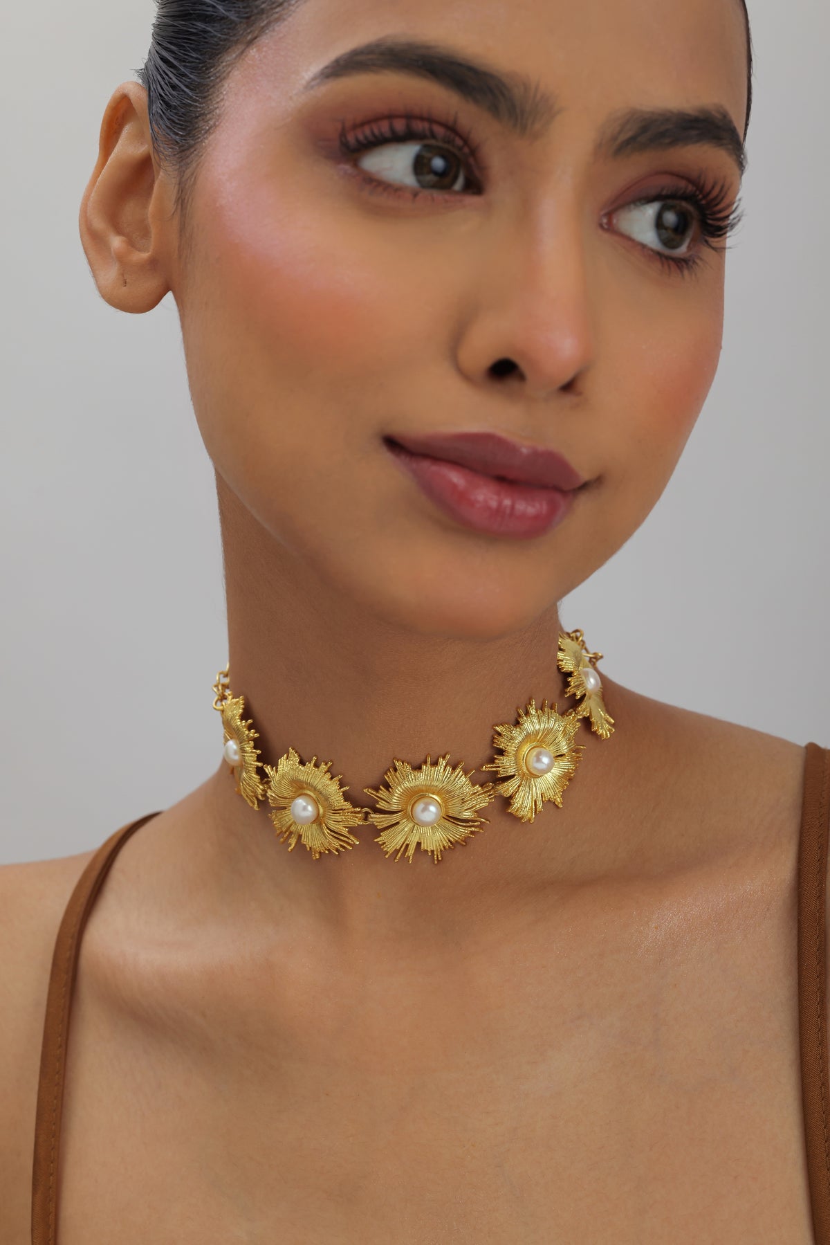 Sunflower Pearl Detailed Gold Chunky Choker