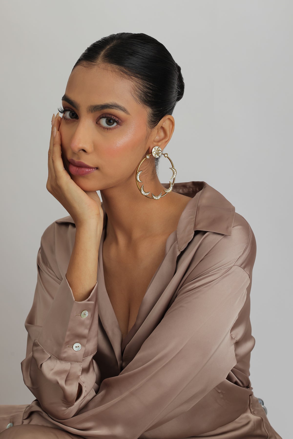 Tamanna Chaand Kundan Studded Chandbali Earrings